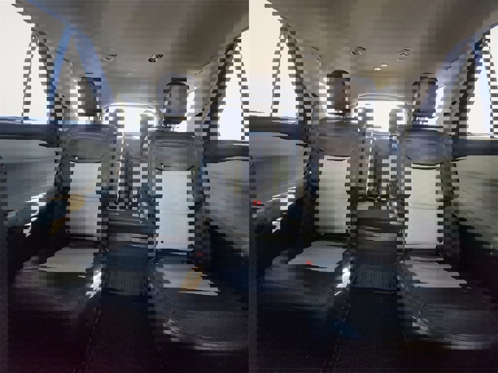 Used 2023 Ford Explorer XLT w/ Equipment Group 202A image 13