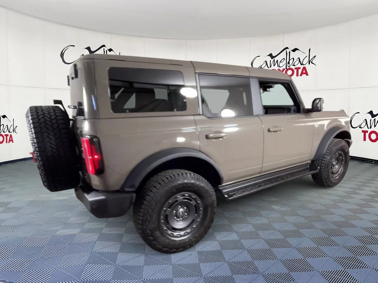 Used 2025 Ford Bronco Outer Banks w/ Sasquatch Package AWD/4WD image 3