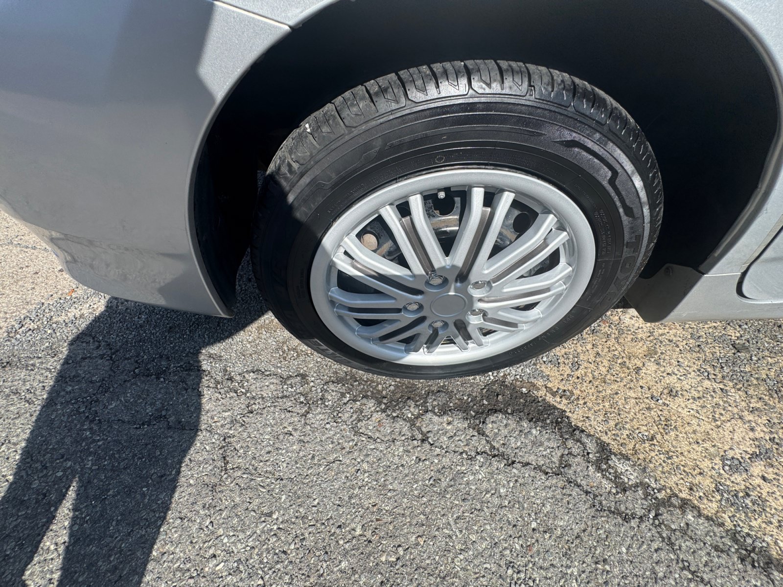Used 2013 Toyota Matrix L FWD image 30