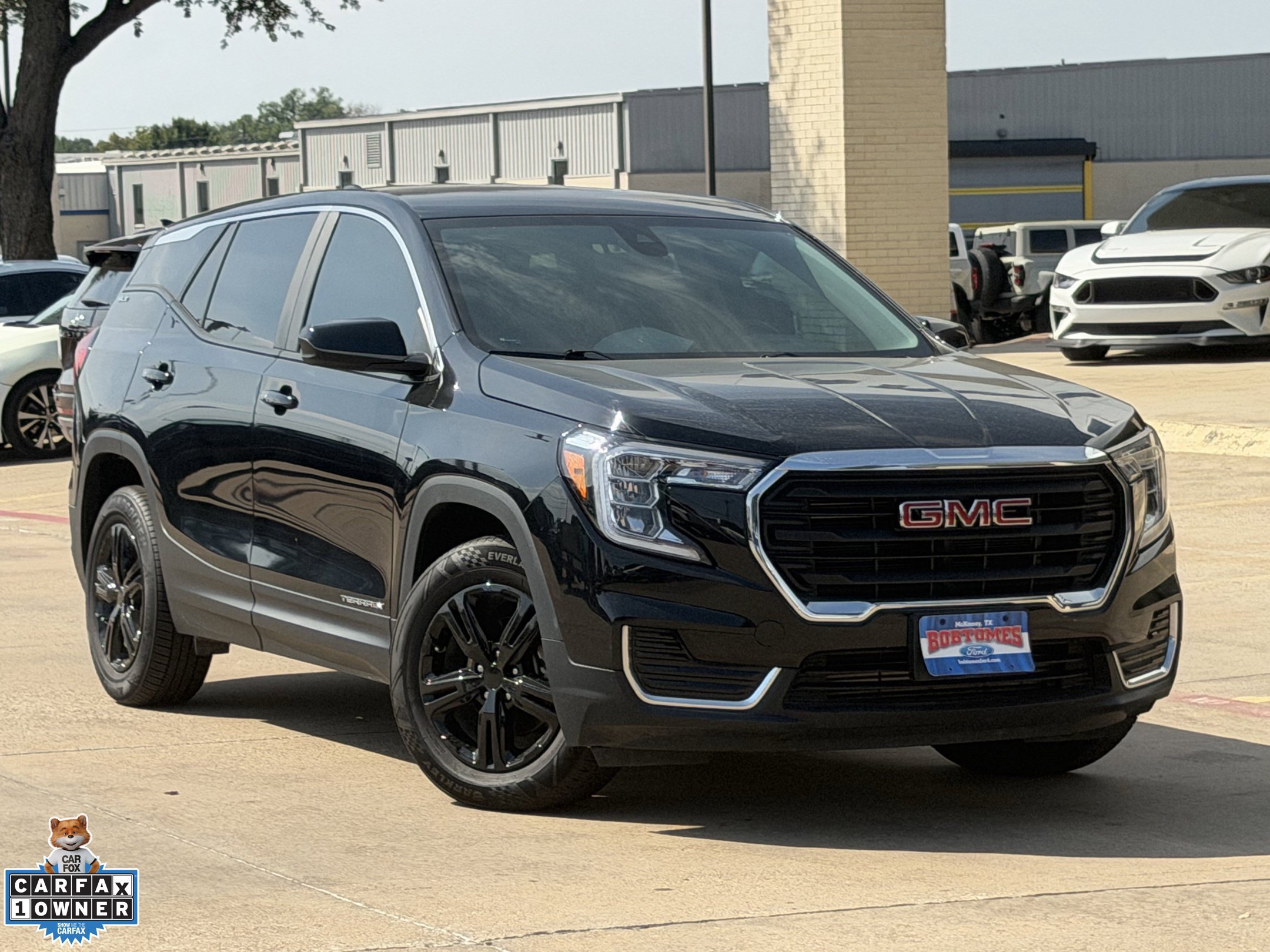 Used 2024 GMC Terrain SLE AWD/4WD image 2
