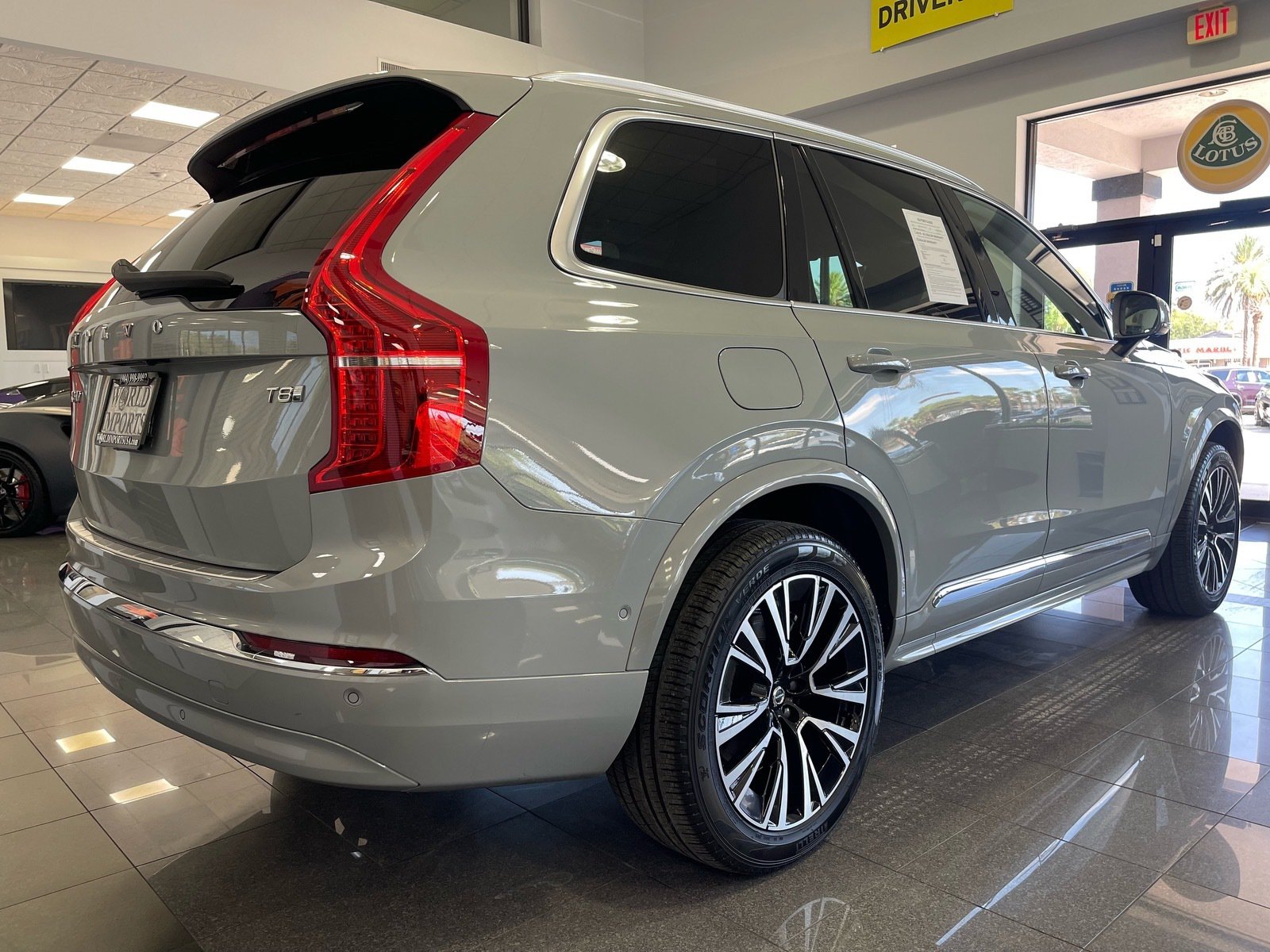 Used 2025 Volvo XC90 T8 Plus w/ Protection Package Premier AWD/4WD image 5