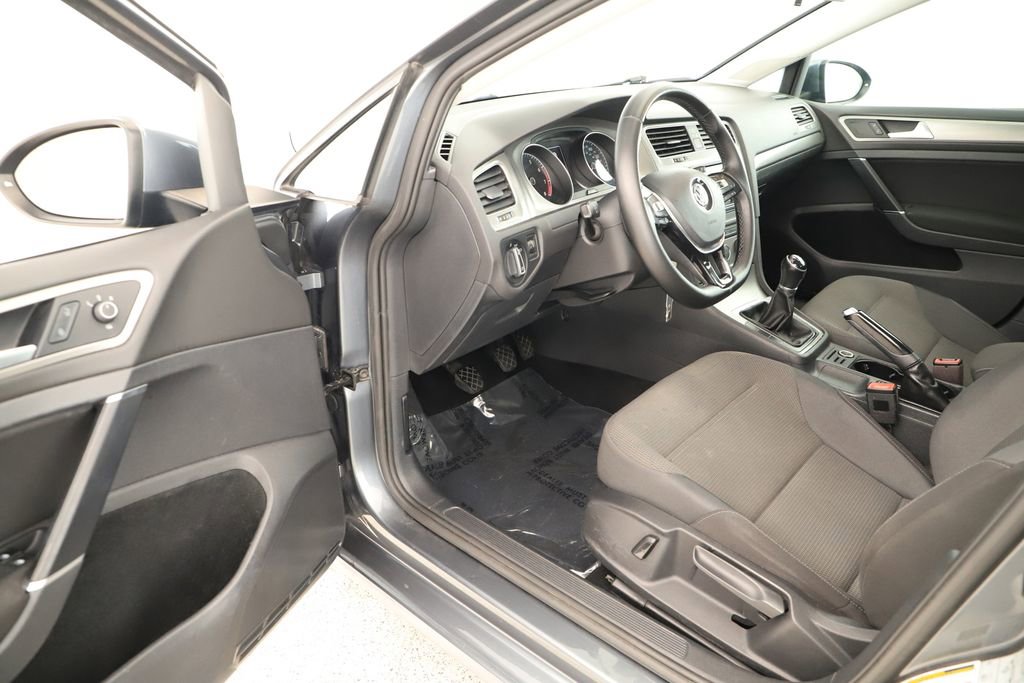 Used 2017 Volkswagen Golf S image 14