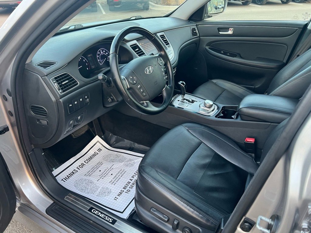 Used 2012 Hyundai Genesis 4.6 image 8