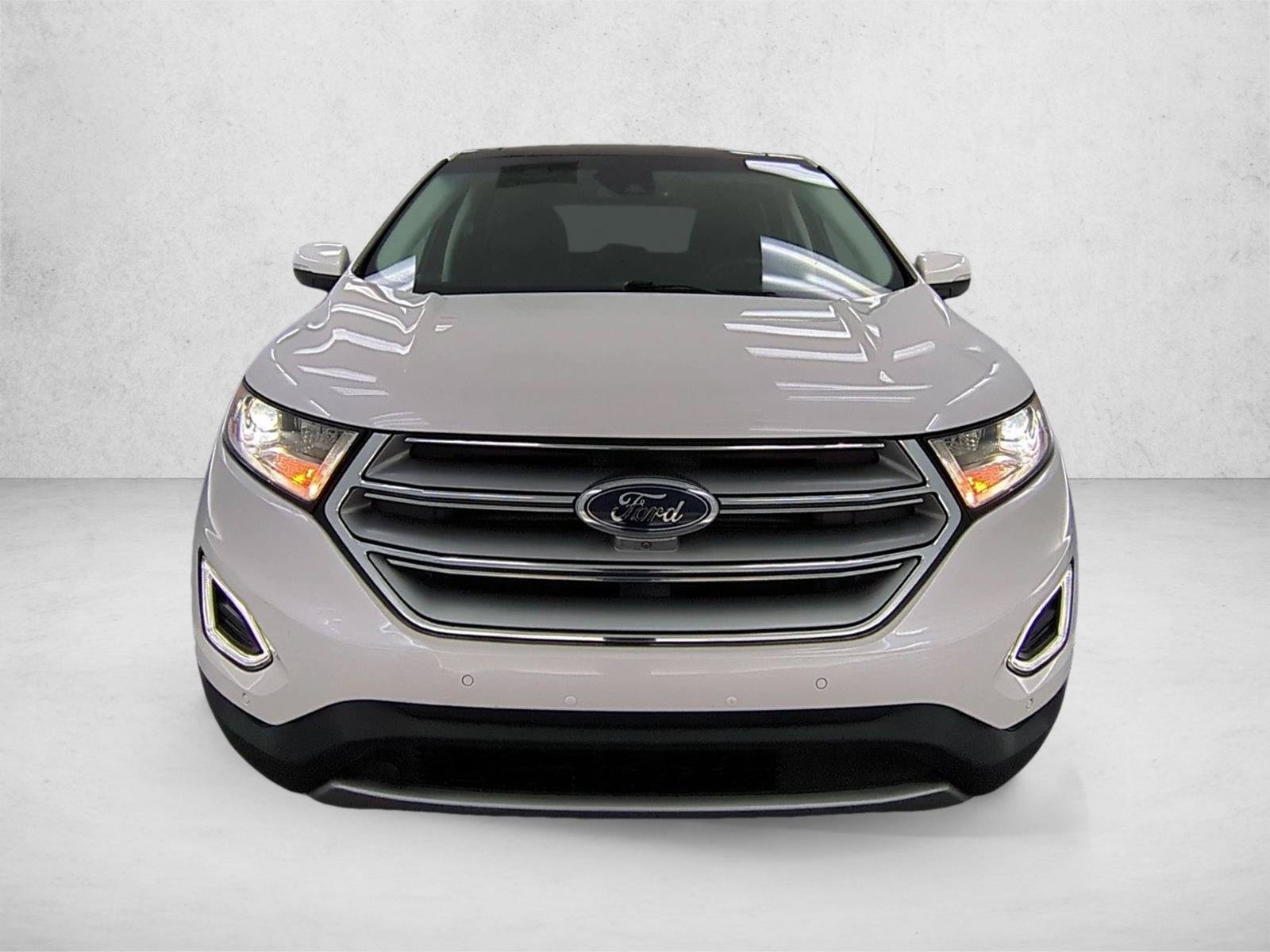 Used 2018 Ford Edge Titanium w/ Equipment Group 302A AWD/4WD image 2