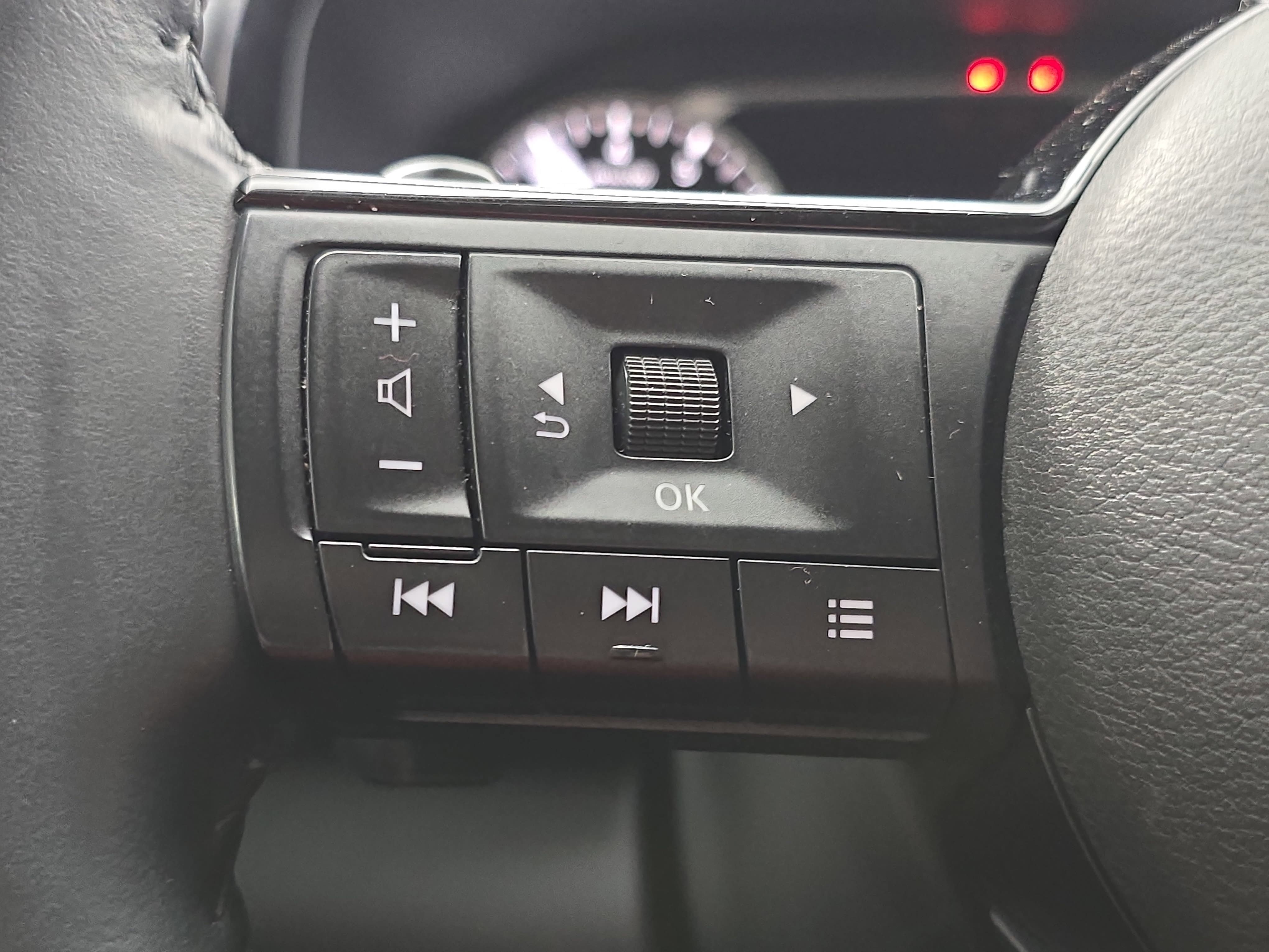 Certified 2022 Nissan Pathfinder SV FWD image 17