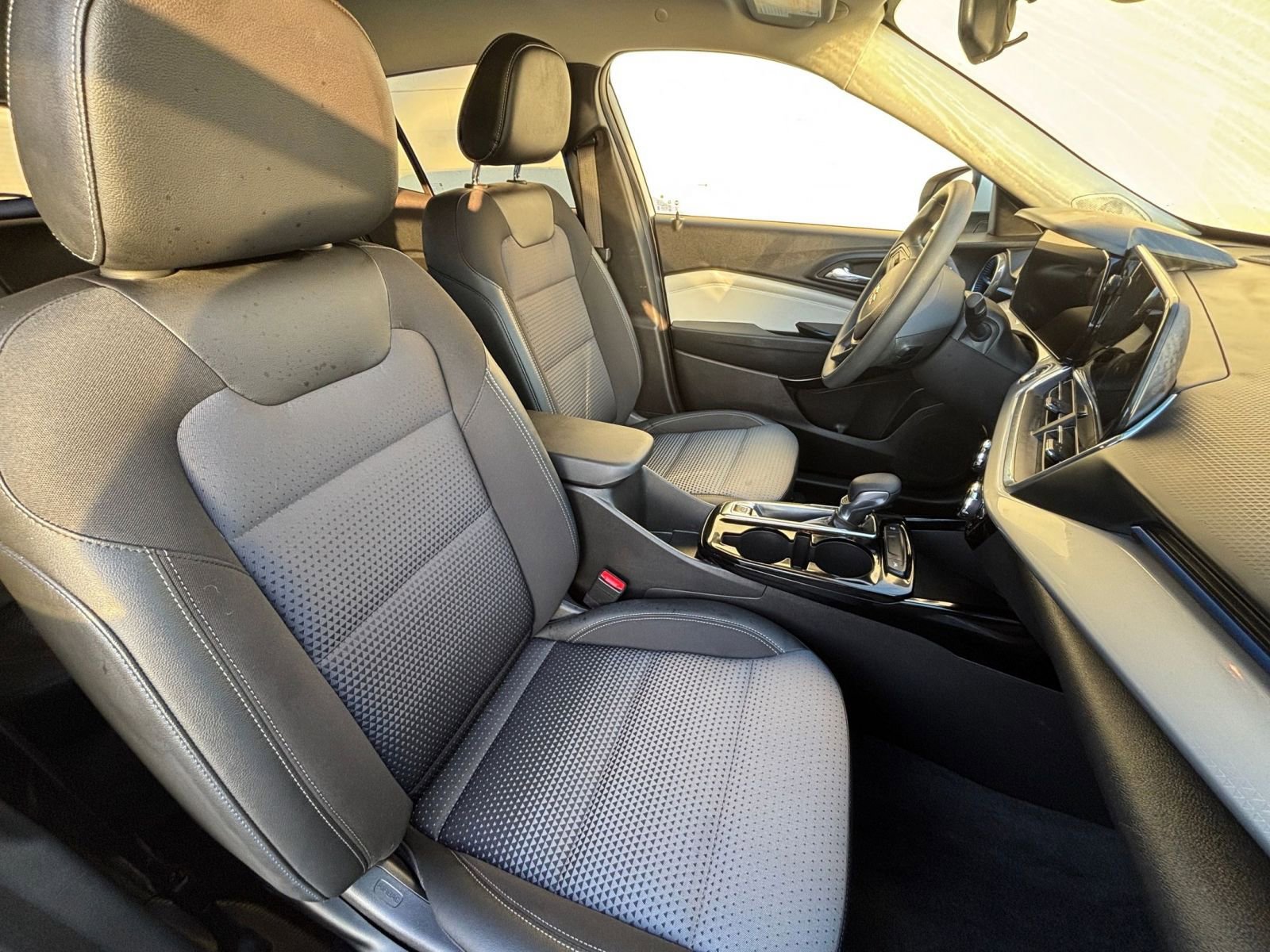 Used 2025 Chevrolet Trax LT image 36