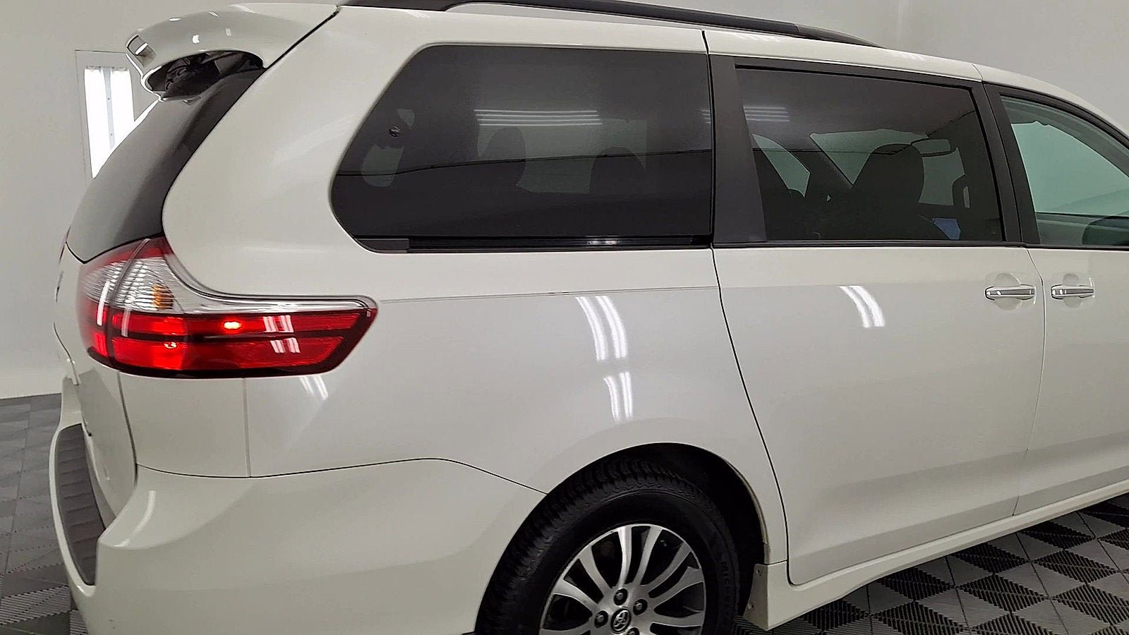 Certified 2019 Toyota Sienna XLE w/ XLE Navigation Package FWD image 4