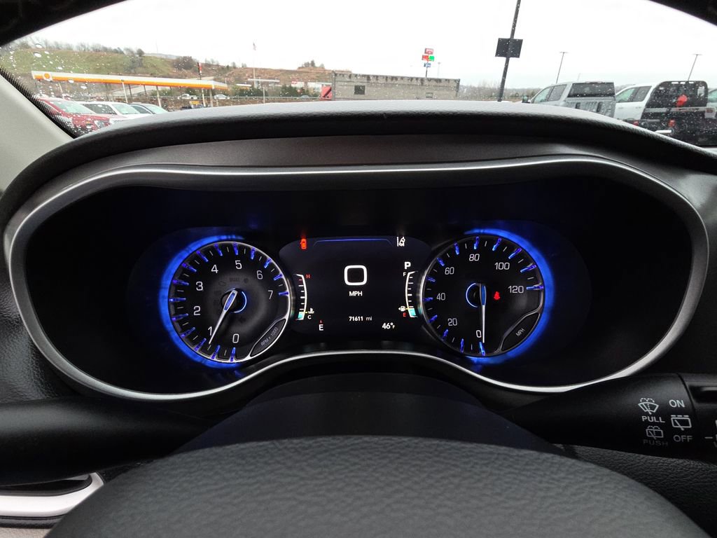 Used 2023 Chrysler Pacifica Touring-L image 16