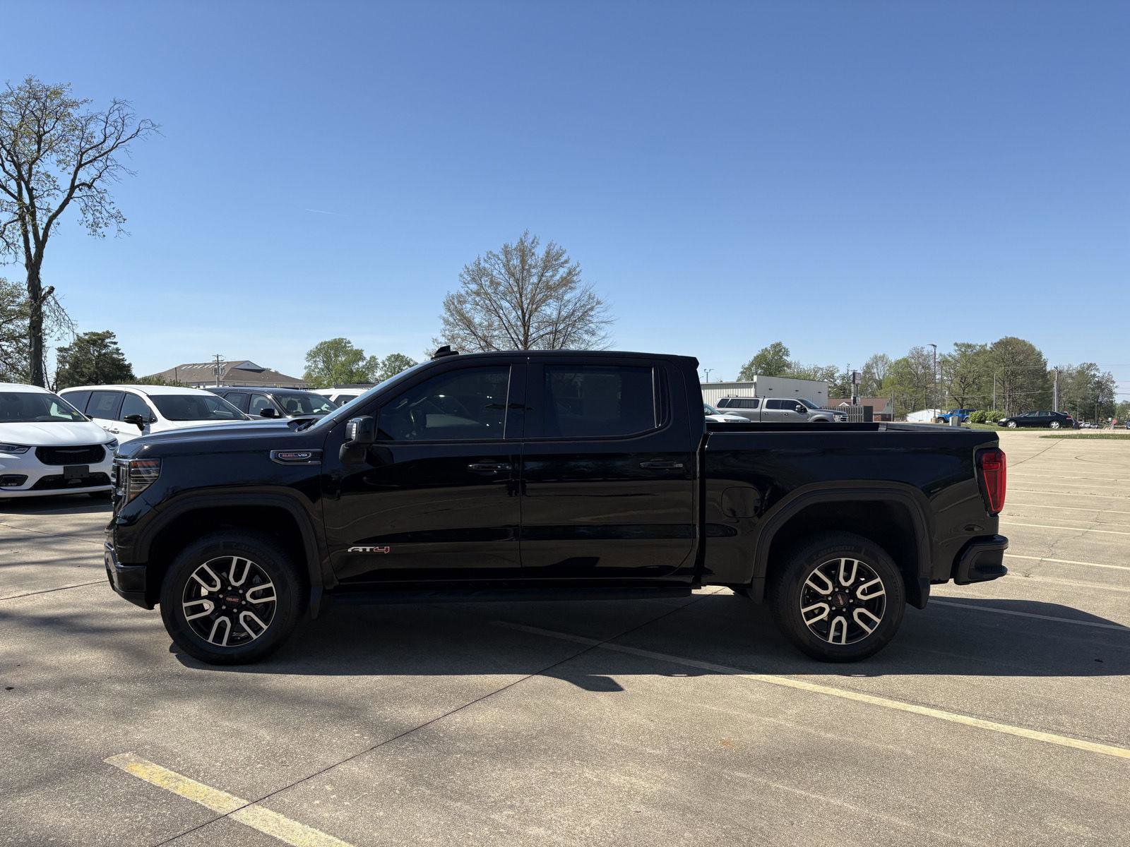 Used 2022 GMC Sierra 1500 AT4 w/ AT4 Premium Package AWD/4WD image 21