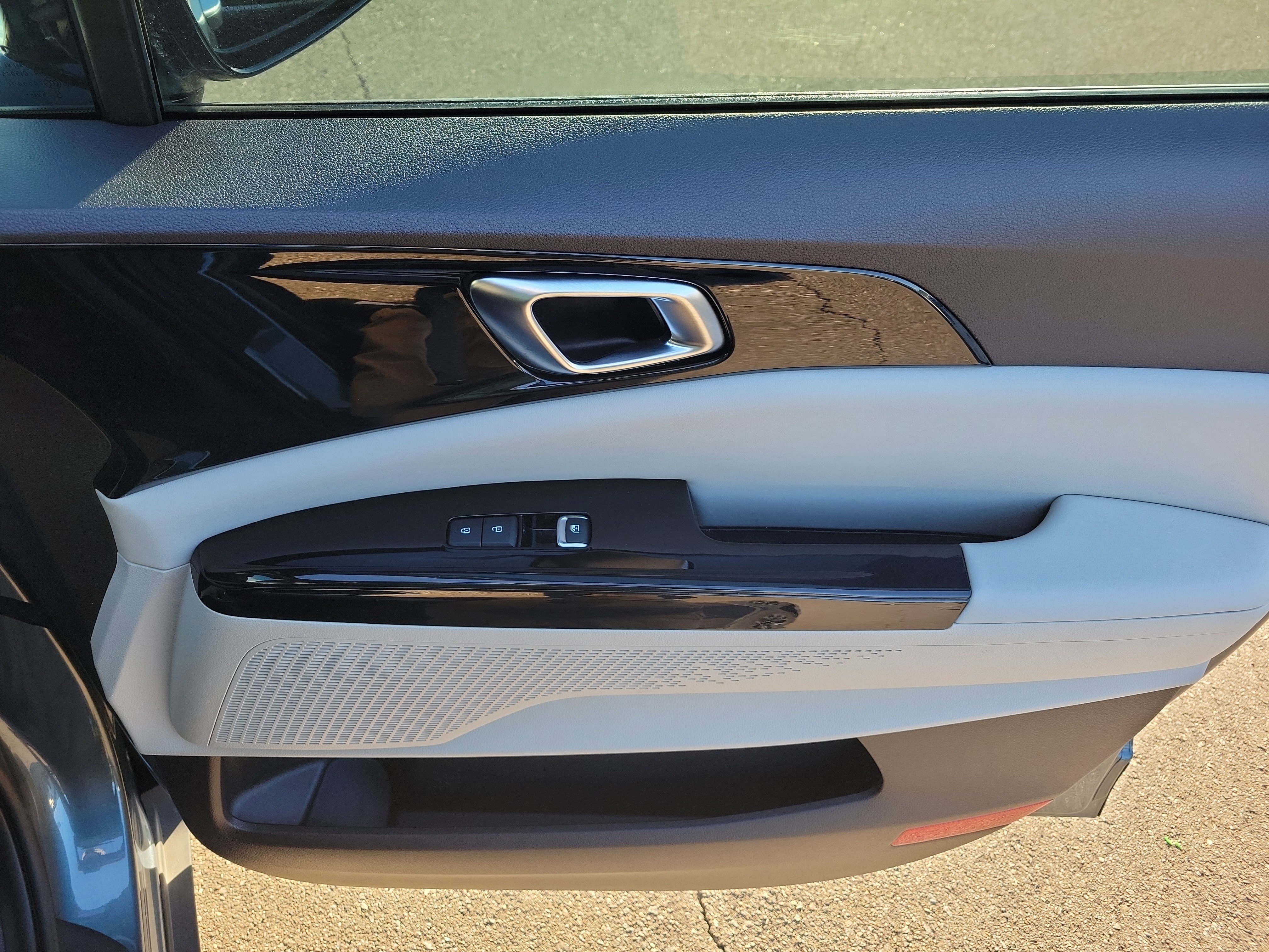 Certified 2022 Kia Carnival EX image 9