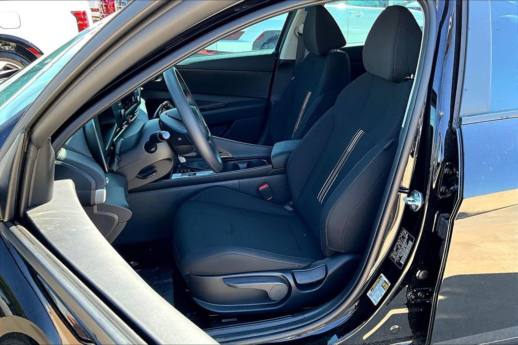 New 2025 Hyundai Elantra Blue FWD image 24