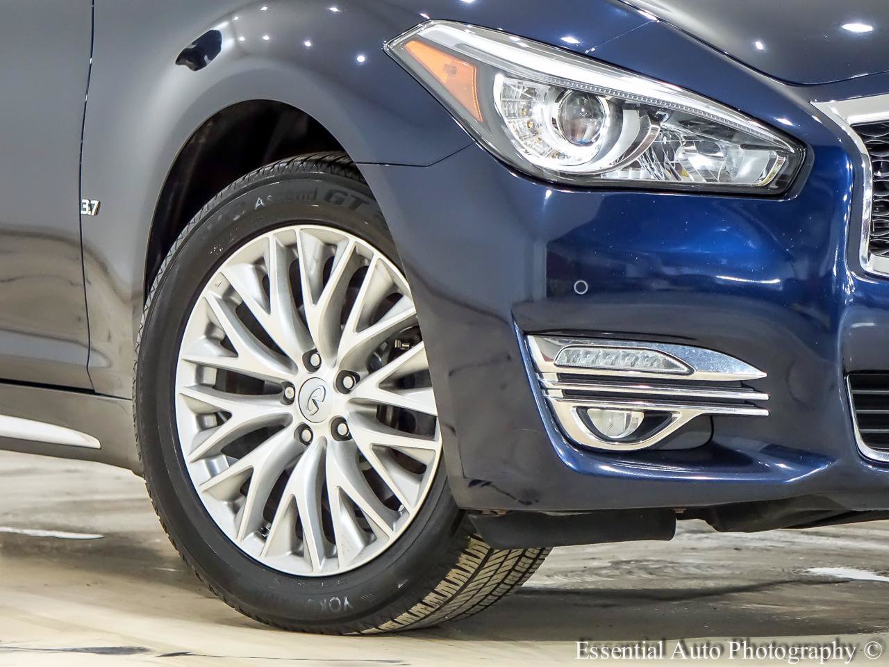 Used 2015 INFINITI Q70 L 3.7 w/ Deluxe Touring Package AWD/4WD image 3