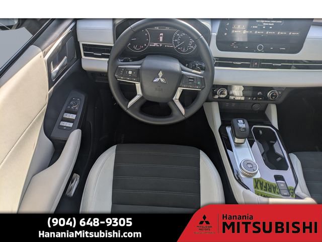 Used 2025 Mitsubishi Outlander SE image 17