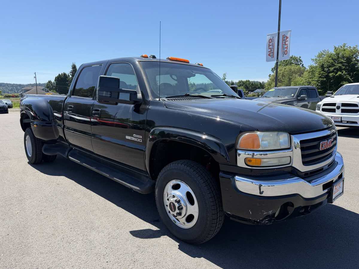 Used 2005 GMC Sierra 3500 SLT w/ Heavy-Duty Power Package AWD/4WD image 2
