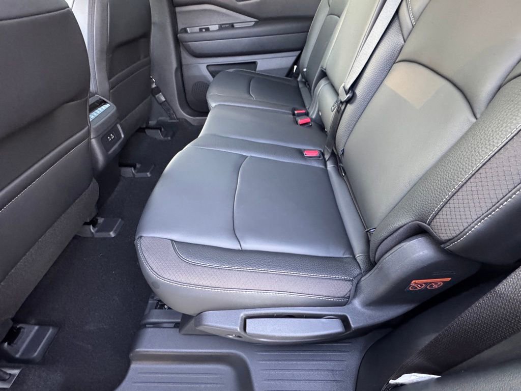 New 2025 Nissan Pathfinder SL image 12