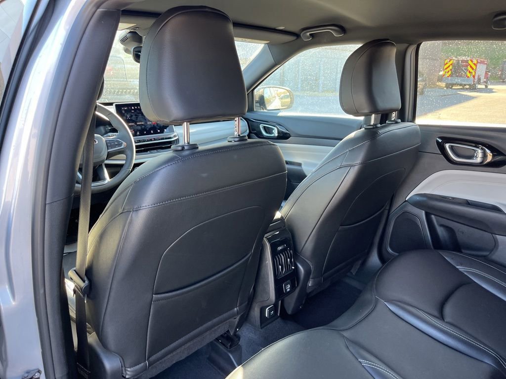 Used 2025 Jeep Compass Limited image 8