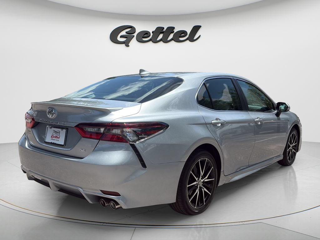 Used 2024 Toyota Camry SE w/ Cold Weather Package FWD image 5