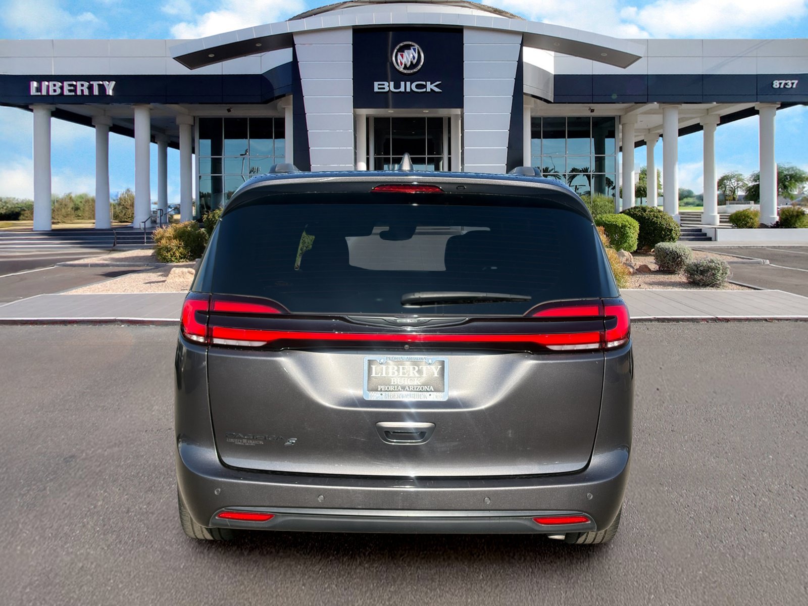 Used 2021 Chrysler Pacifica Touring w/ S Appearance Package FWD image 9