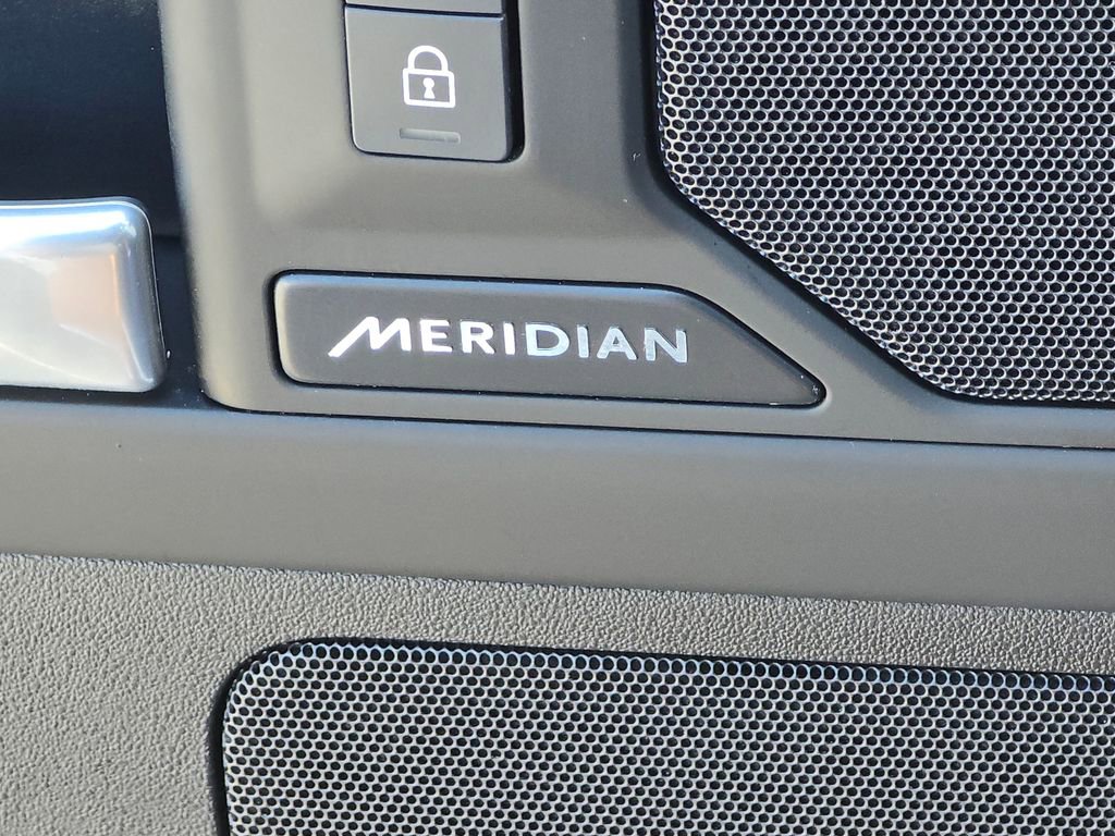 Used 2025 Land Rover Defender 110 S AWD/4WD image 31
