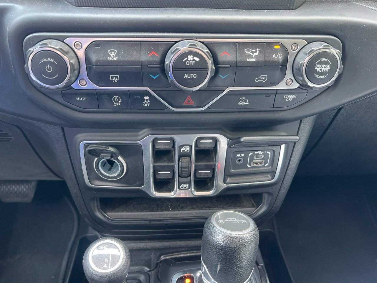Used 2020 Jeep Gladiator Sport w/ Quick Order Package 24S AWD/4WD image 26