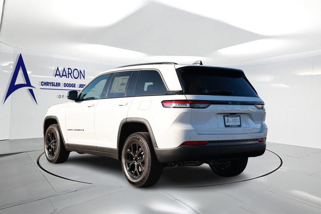 New 2026 Jeep Grand Cherokee Altitude RWD image 2