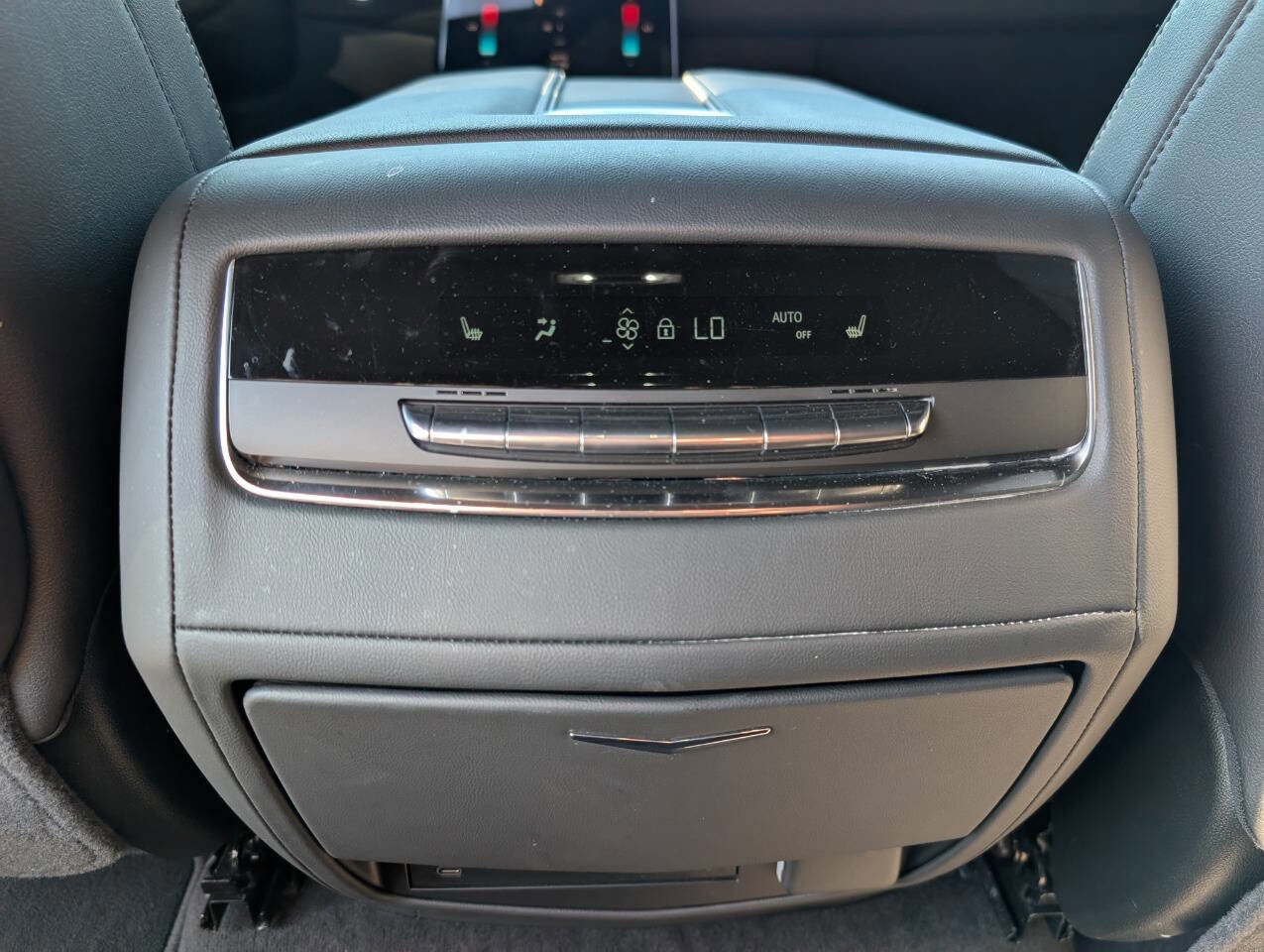 Used 2025 Cadillac Escalade ESV Luxury AWD/4WD image 31