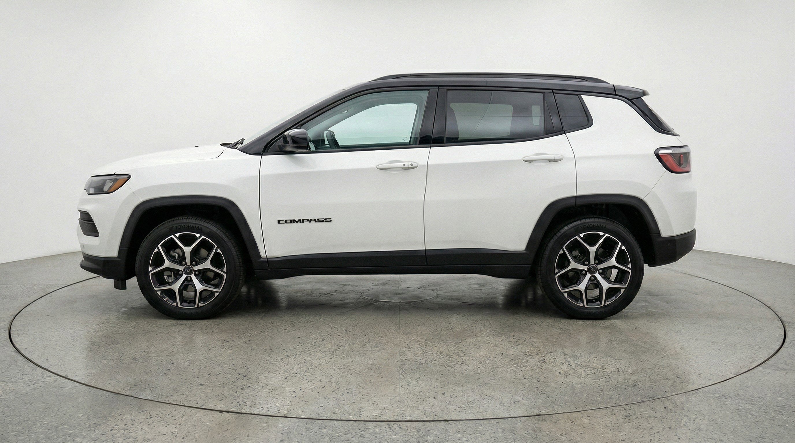Used 2025 Jeep Compass Limited image 5