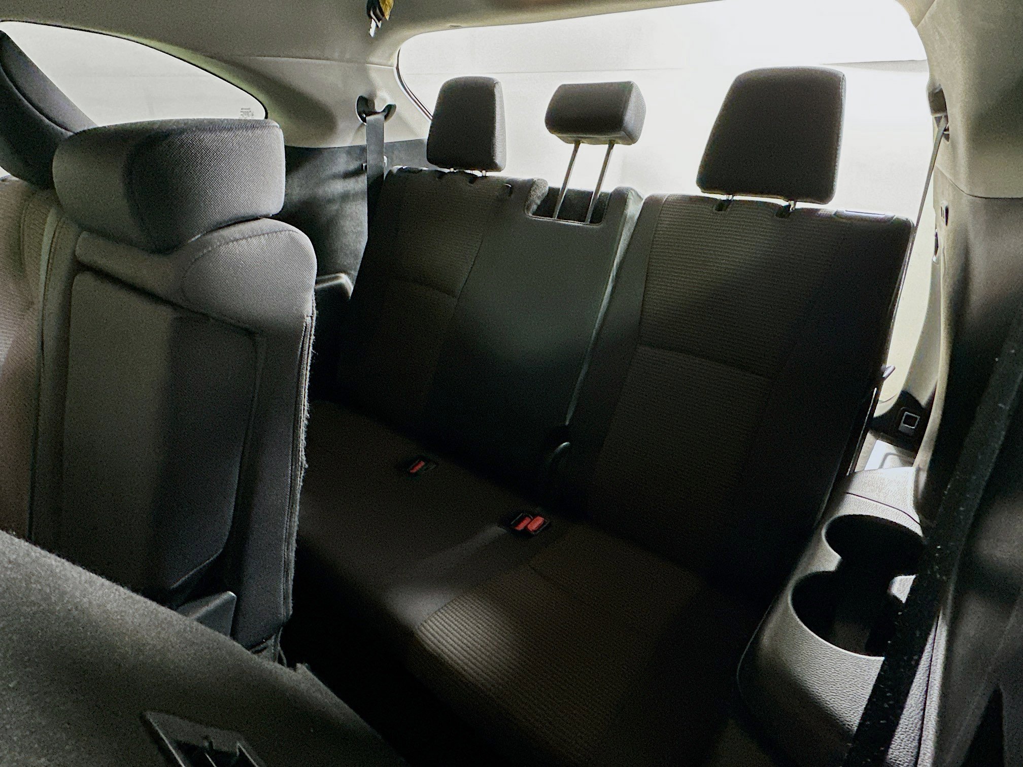 Used 2024 Toyota Highlander LE image 28