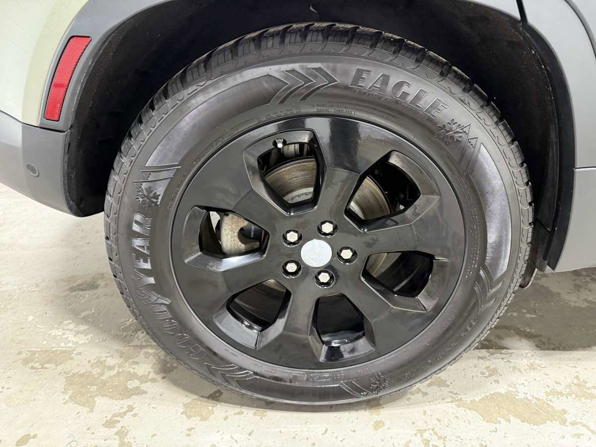 Used 2020 Land Rover Defender 110 S AWD/4WD image 6