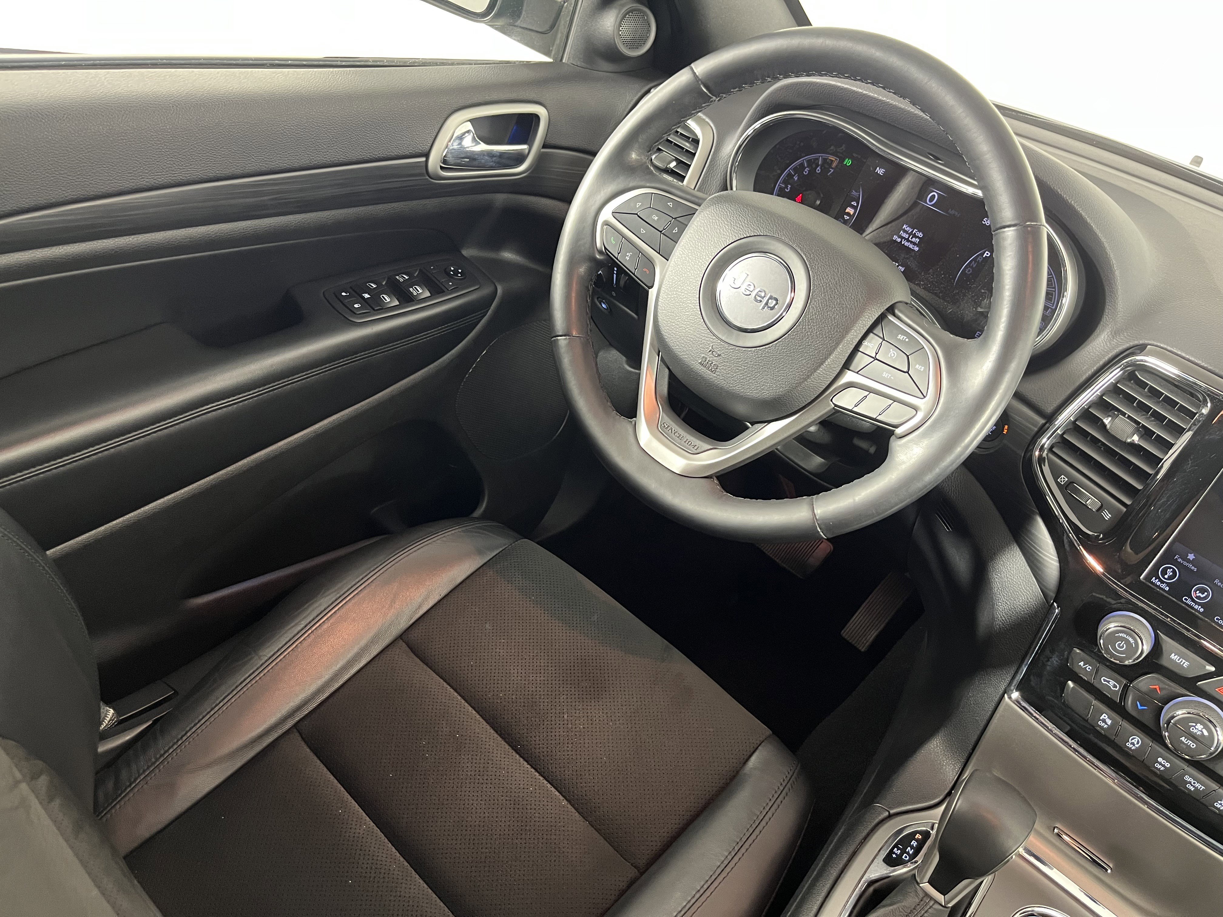 Used 2020 Jeep Grand Cherokee Altitude AWD/4WD image 9
