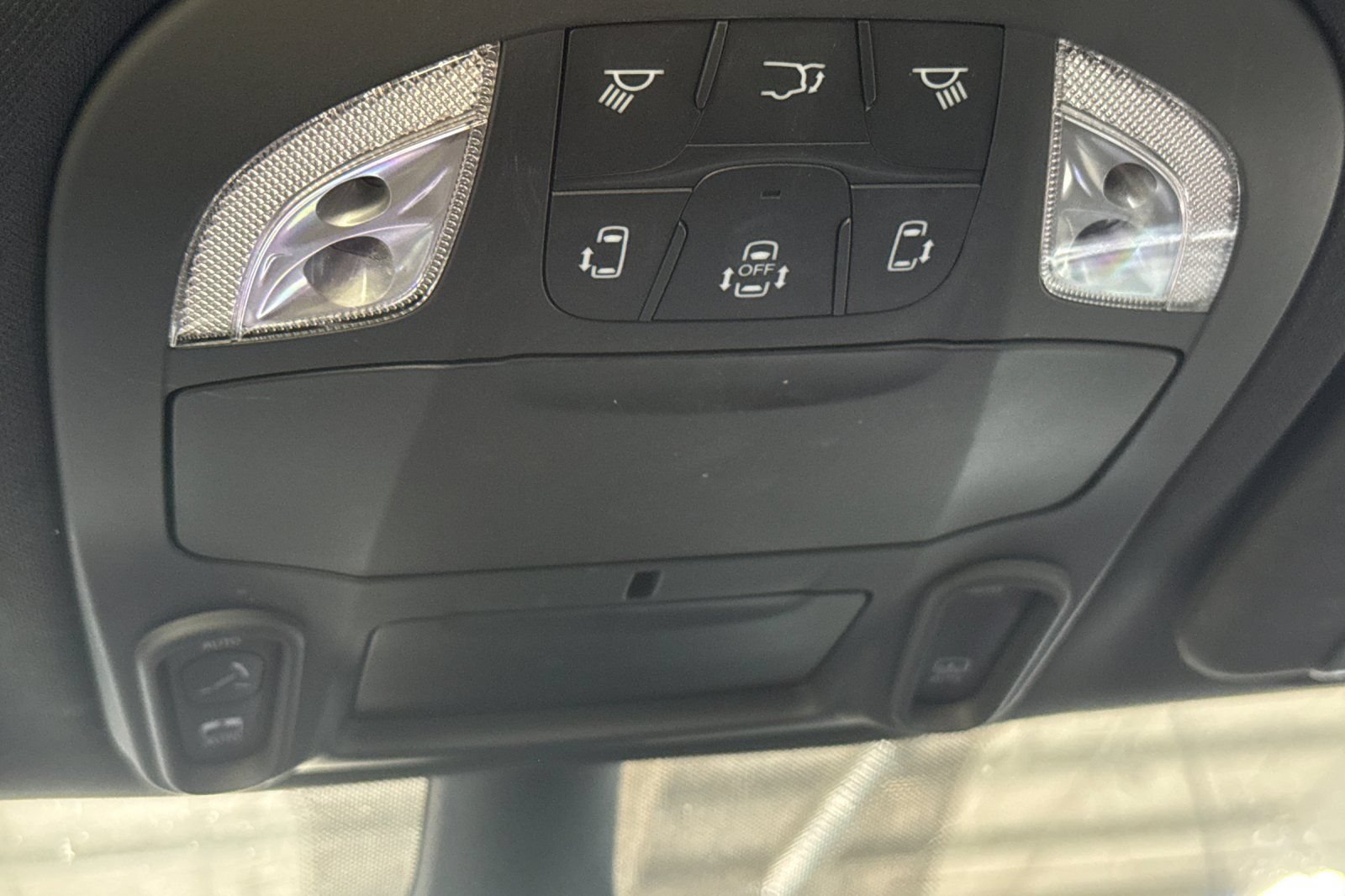 Used 2025 Chrysler Pacifica Limited FWD image 24
