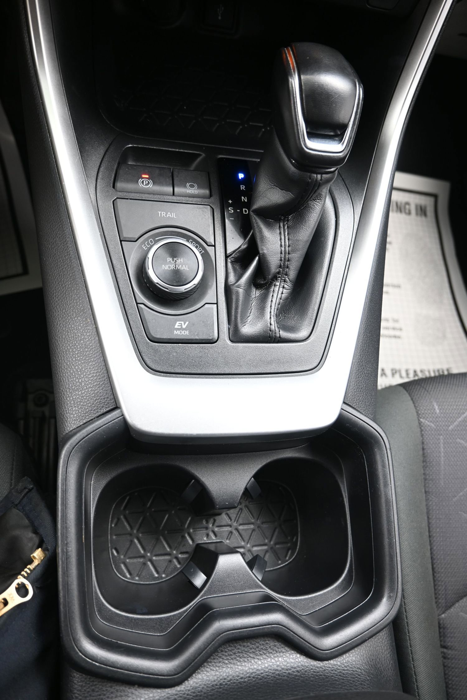 Used 2020 Toyota RAV4 XLE w/ Convenience Package image 24