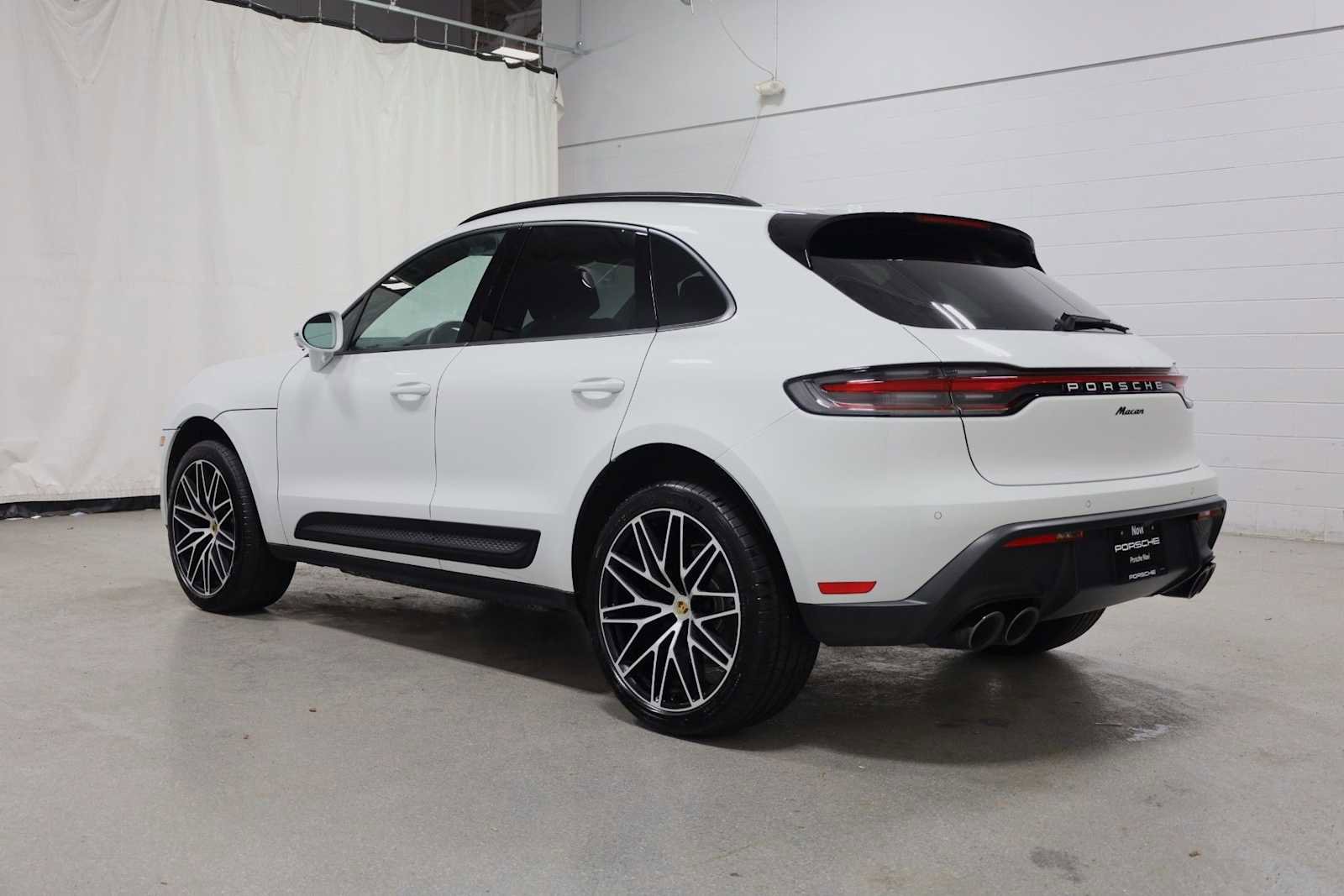 Certified 2026 Porsche Macan image 3