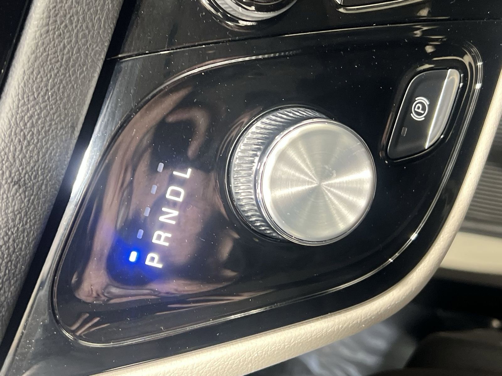 Used 2023 Chrysler Voyager LX FWD image 19