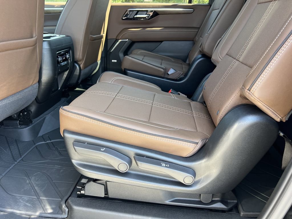 New 2026 Chevrolet Suburban High Country image 18