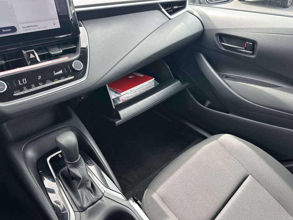 Used 2025 Toyota Corolla LE FWD image 32