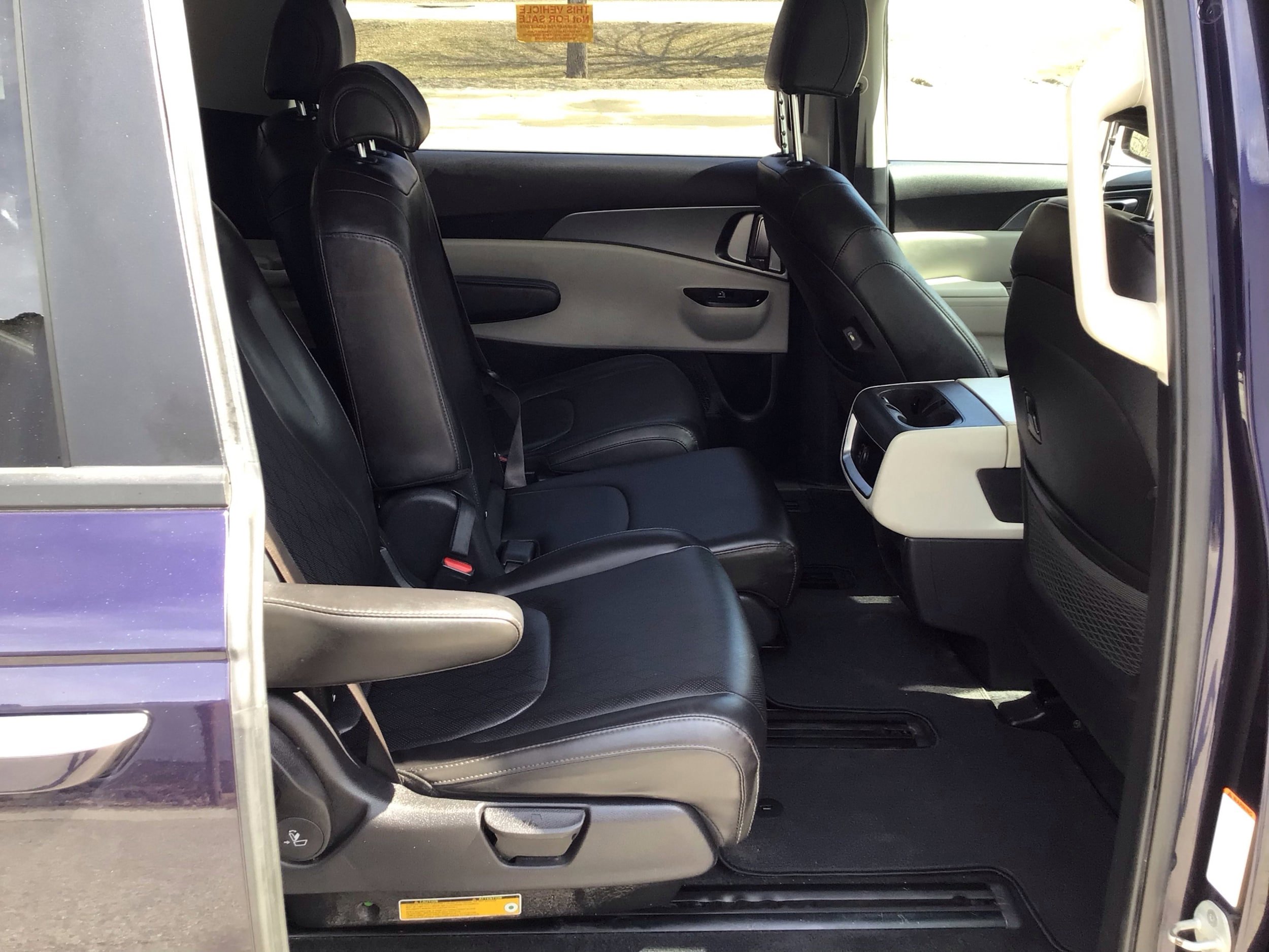 Used 2022 Kia Carnival LX image 28