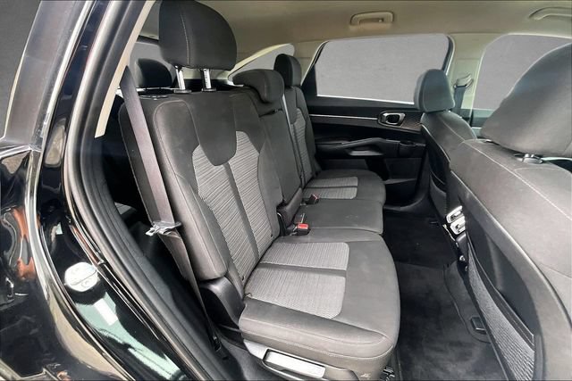 Used 2023 Kia Sorento LX FWD image 24