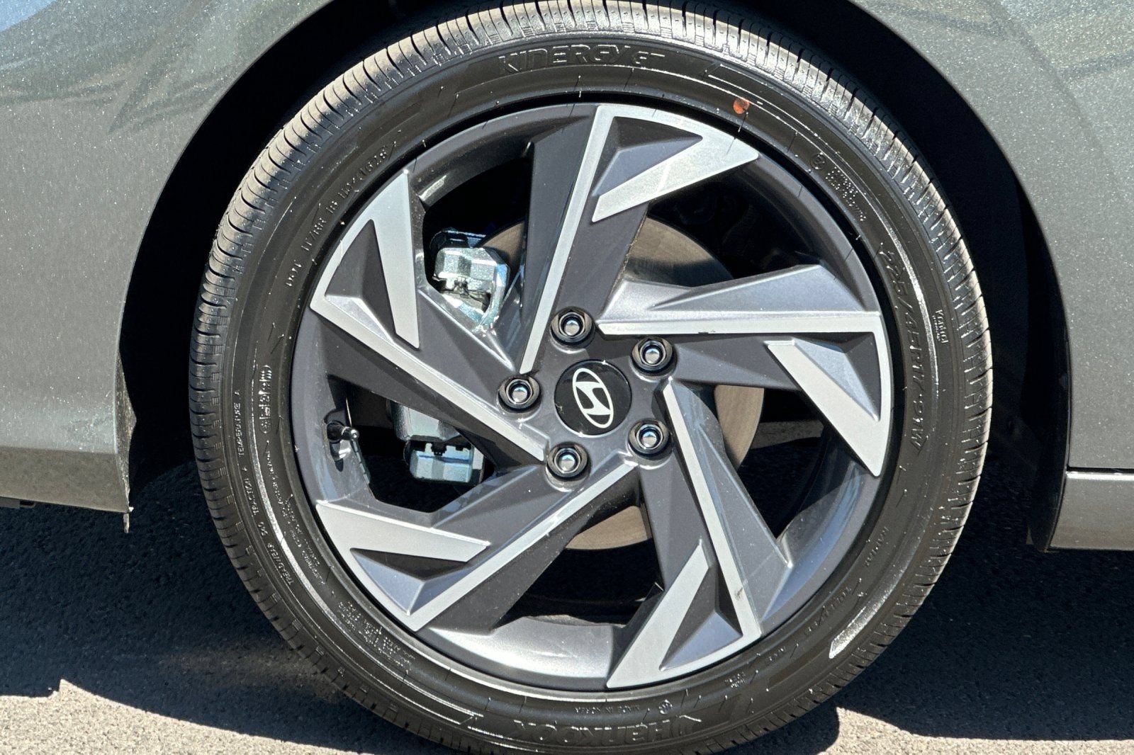New 2026 Hyundai Elantra Limited FWD image 23