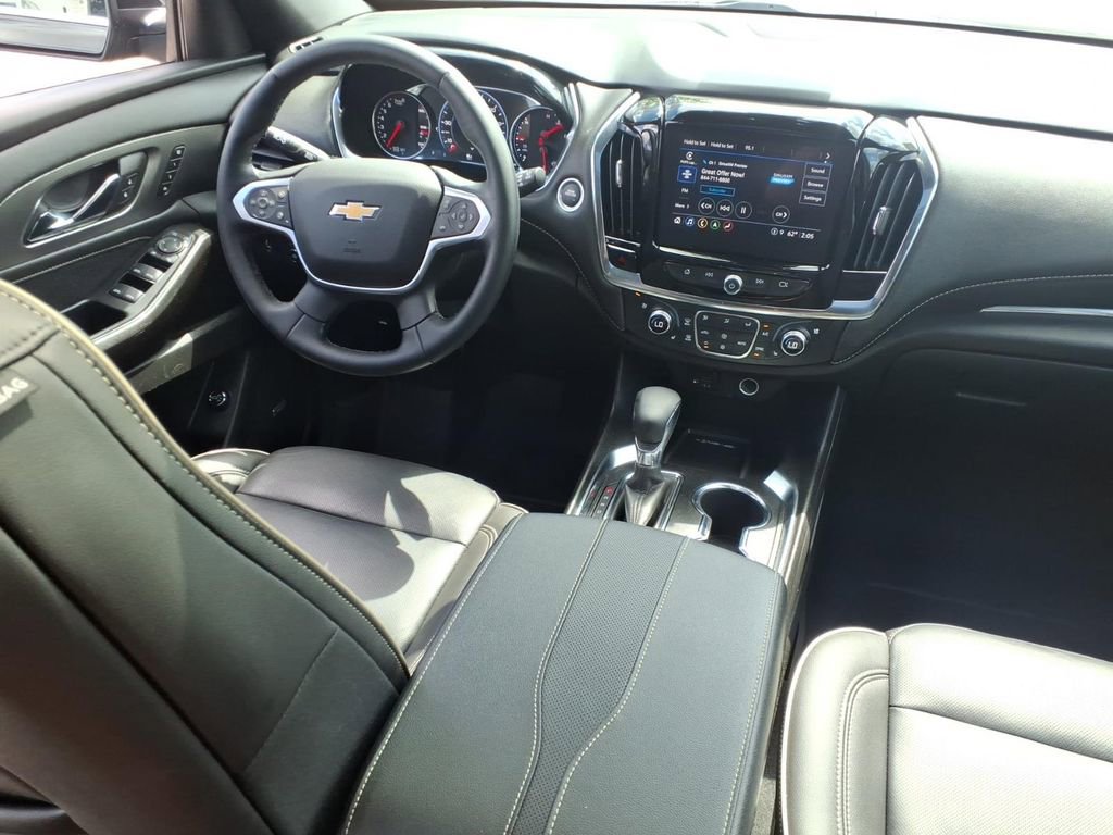 Used 2023 Chevrolet Traverse Premier image 16