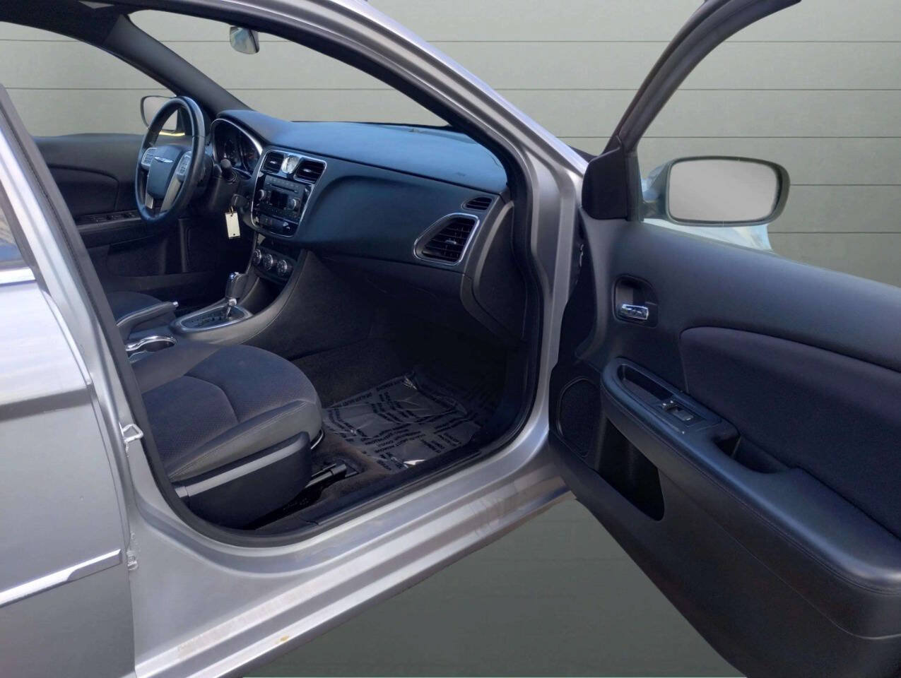 Used 2014 Chrysler 200 Touring FWD image 19