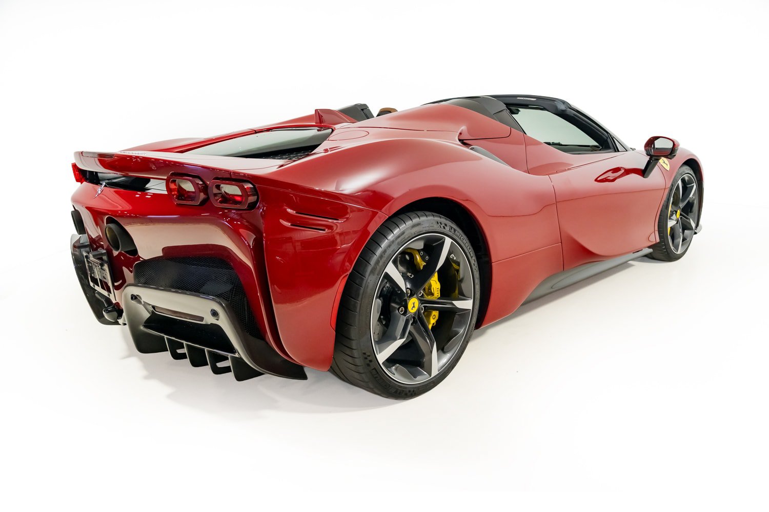 Used 2023 Ferrari SF90 Spider AWD/4WD image 19