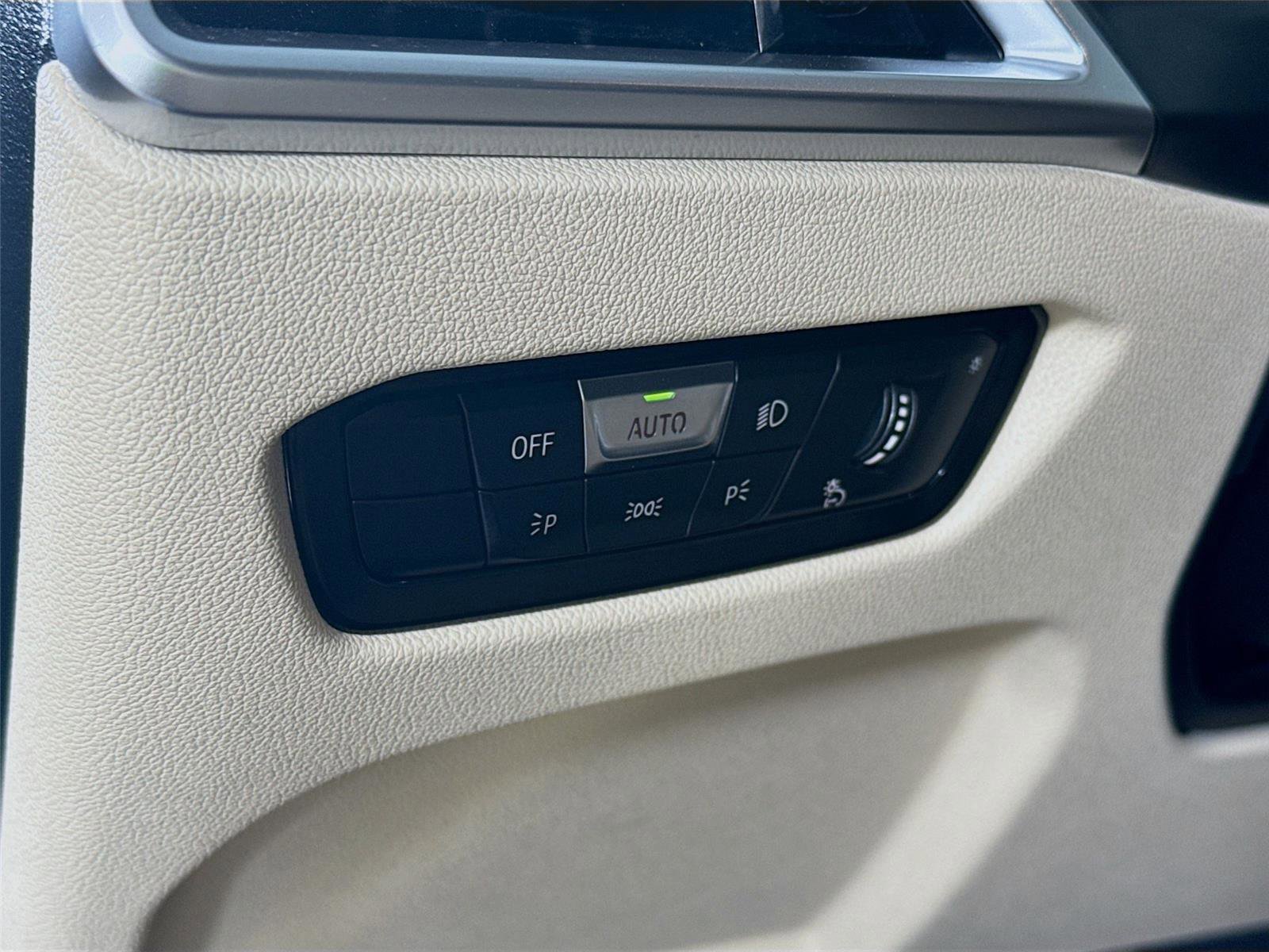 Used 2025 BMW 440i xDrive Coupe w/ Premium Package image 7