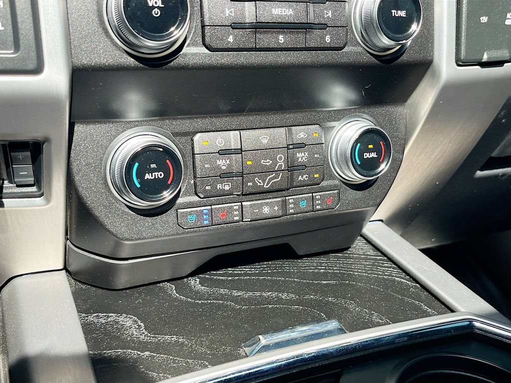 Used 2019 Ford F350 Platinum w/ Platinum Ultimate Package AWD/4WD image 16