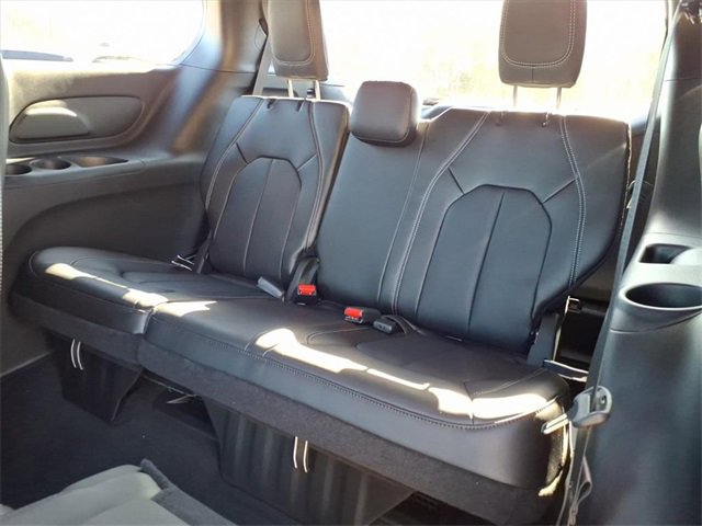 New 2026 Chrysler Pacifica Select image 16
