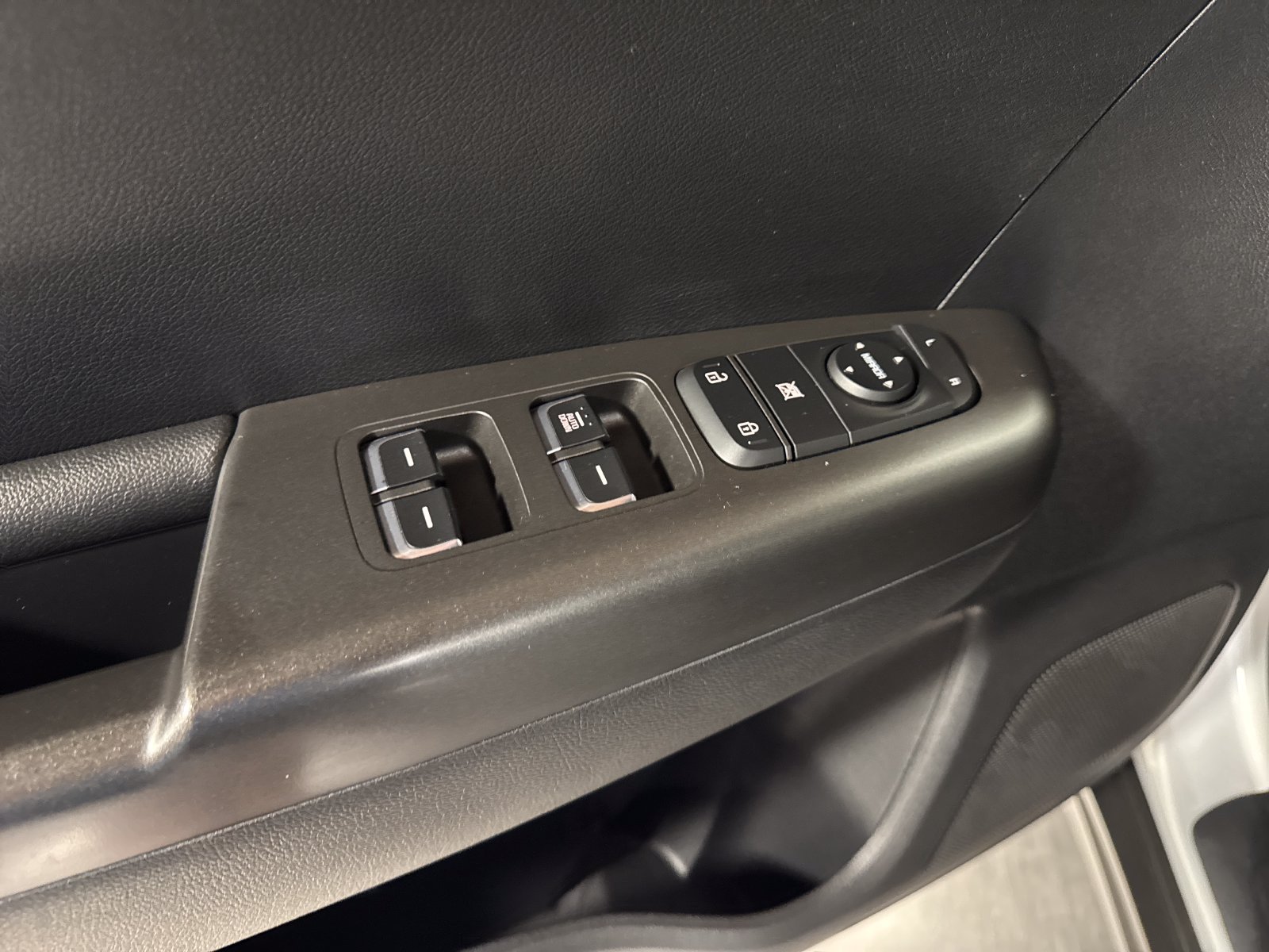 Used 2017 Kia Sportage LX AWD/4WD image 16