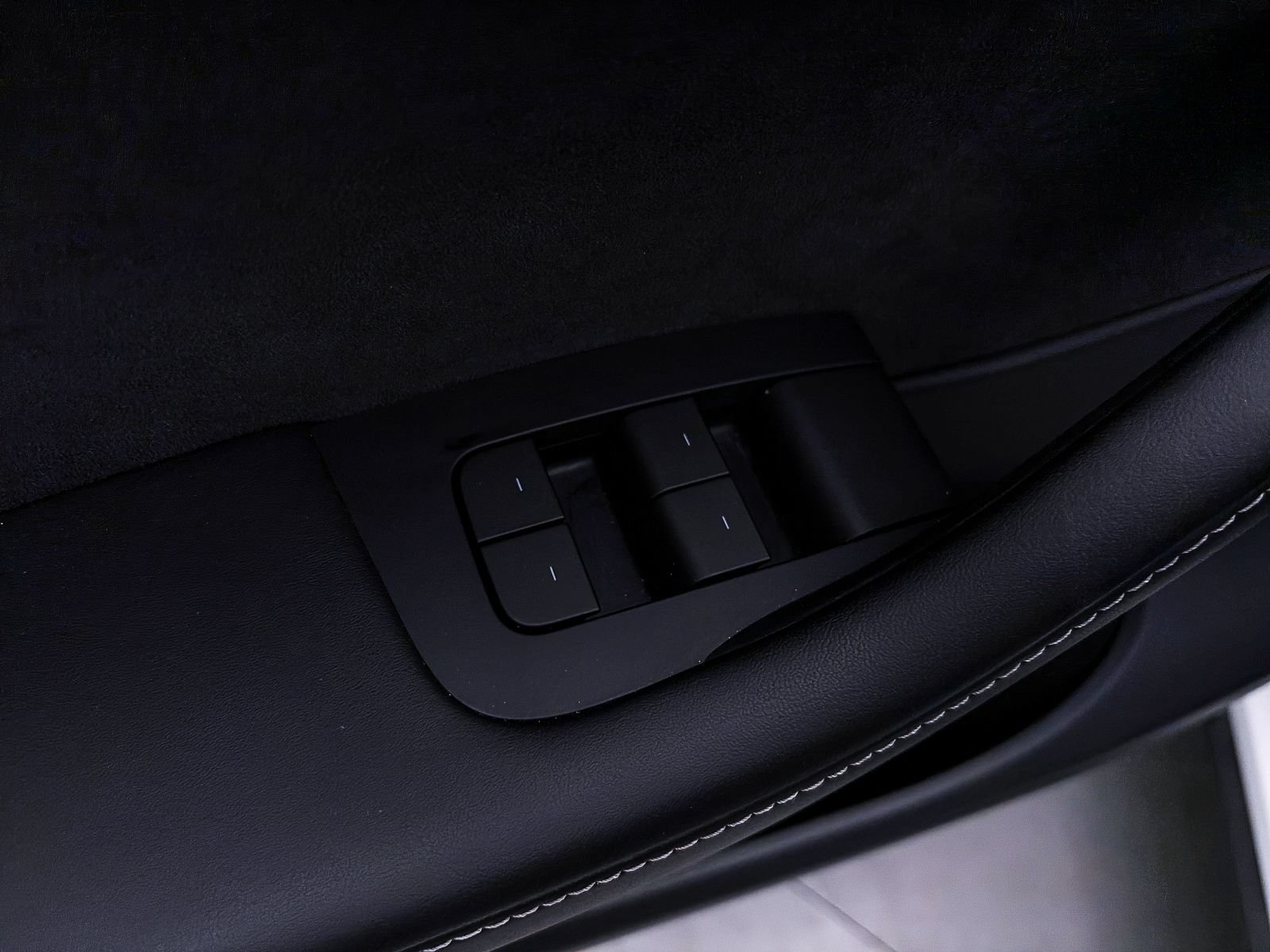 Used 2023 Tesla Model Y Long Range AWD/4WD image 16