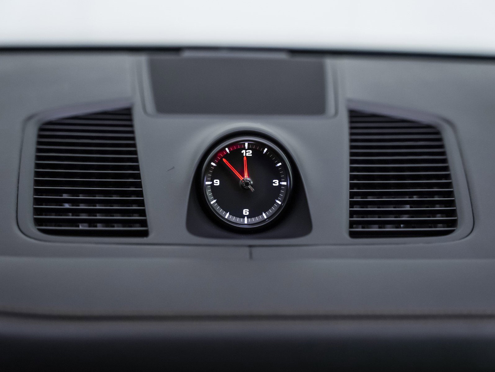 Certified 2022 Porsche Cayenne Platinum Edition w/ Premium Package Plus image 21