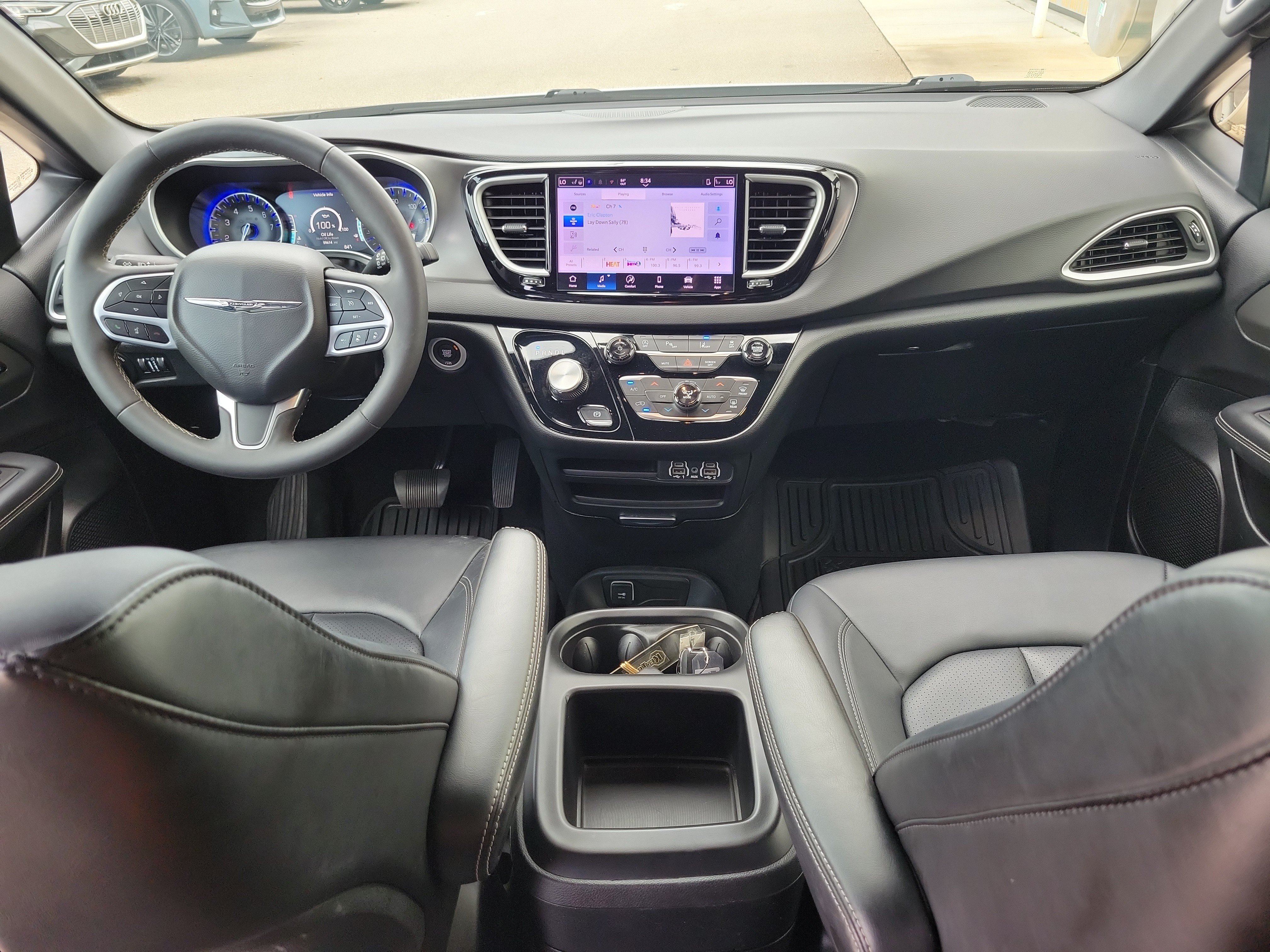 Used 2025 Chrysler Pacifica Select FWD image 13