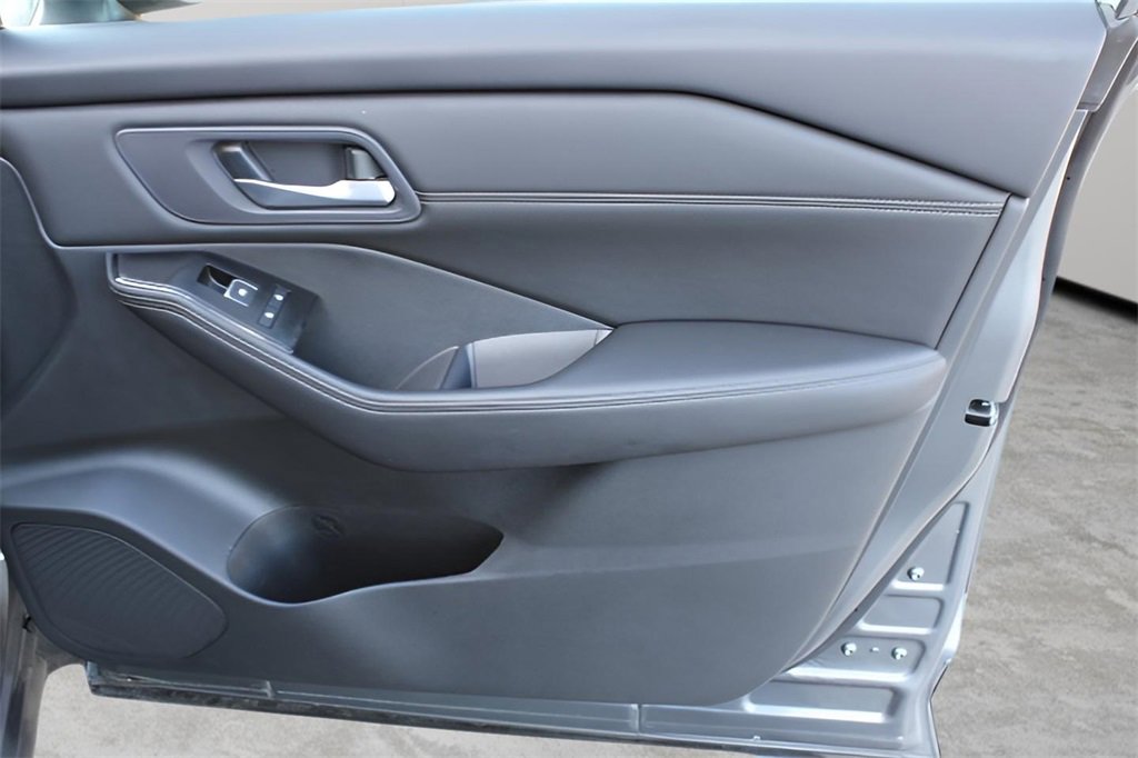 Used 2024 Nissan Rogue SL w/ SL Premium Package image 25